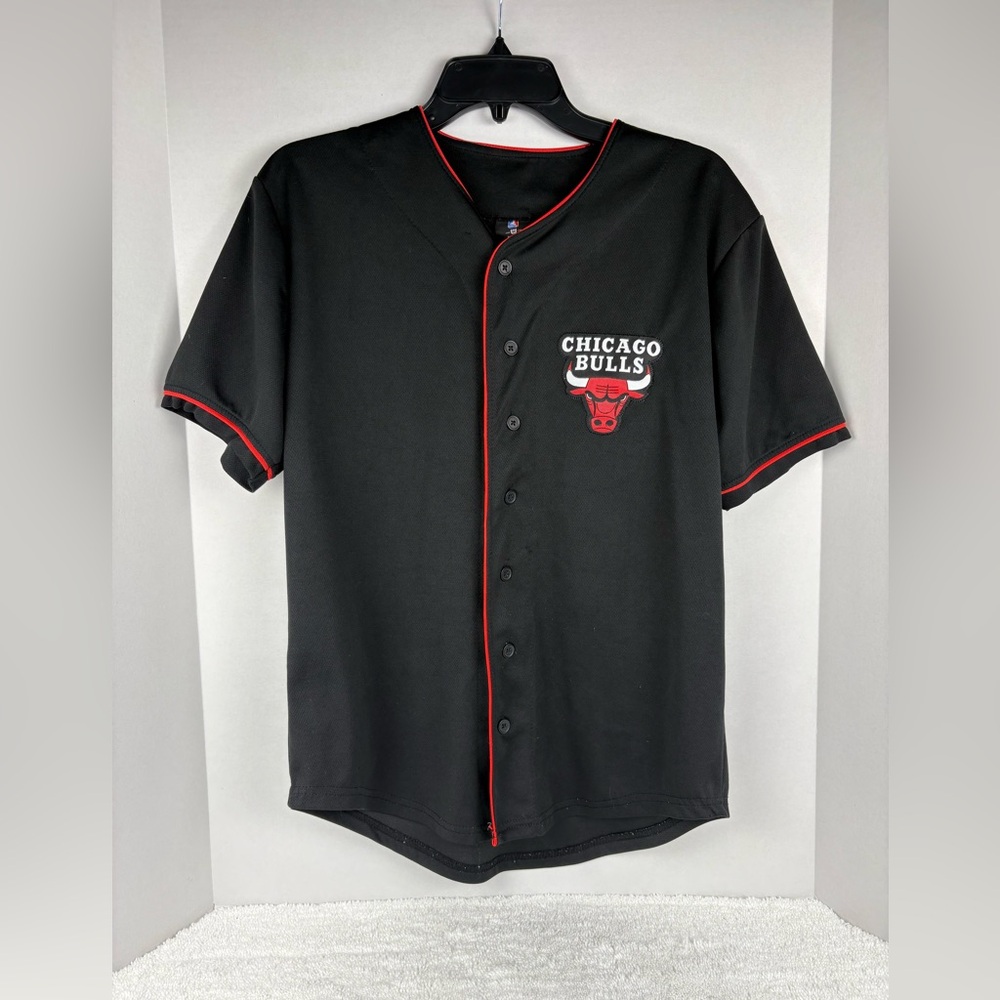 Black Chicago Bulls NBA Button-Down Jersey Shirt-Size: Small-100% Polyester